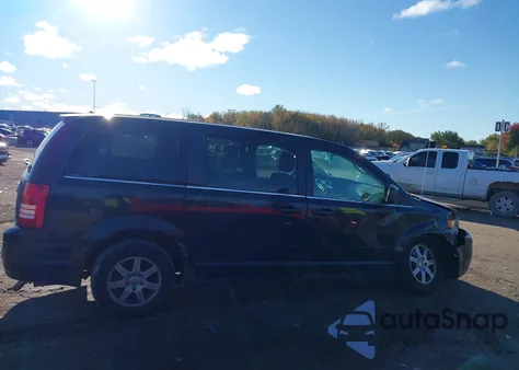 2010 Chrysler Town & Country New Lx from USA, damaged, VIN 2A4RR2D19AR456396